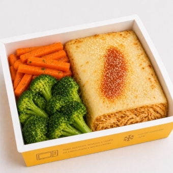 MUSCLE | ESCONDIDINHO DE BATATA DOCE COM FRANGO / CENOURA/ BRÓCOLIS