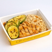 CALF | FILÉ DE FRANGO GRELHADO / ARROZ INTEGRAL COM AMÊNDOAS  ABOBRINHA GRELHADA