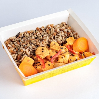 WAKE UP | FRANGO XADREZ / ARROZ INTEGRAL DE 7 GRÃOS