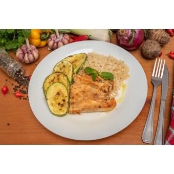 CALF | FILÉ DE FRANGO GRELHADO / ARROZ INTEGRAL COM CASTANHAS / ABOBRINHA GRELHADA